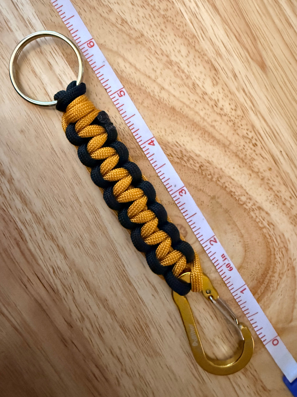 black & gold paracord key chain