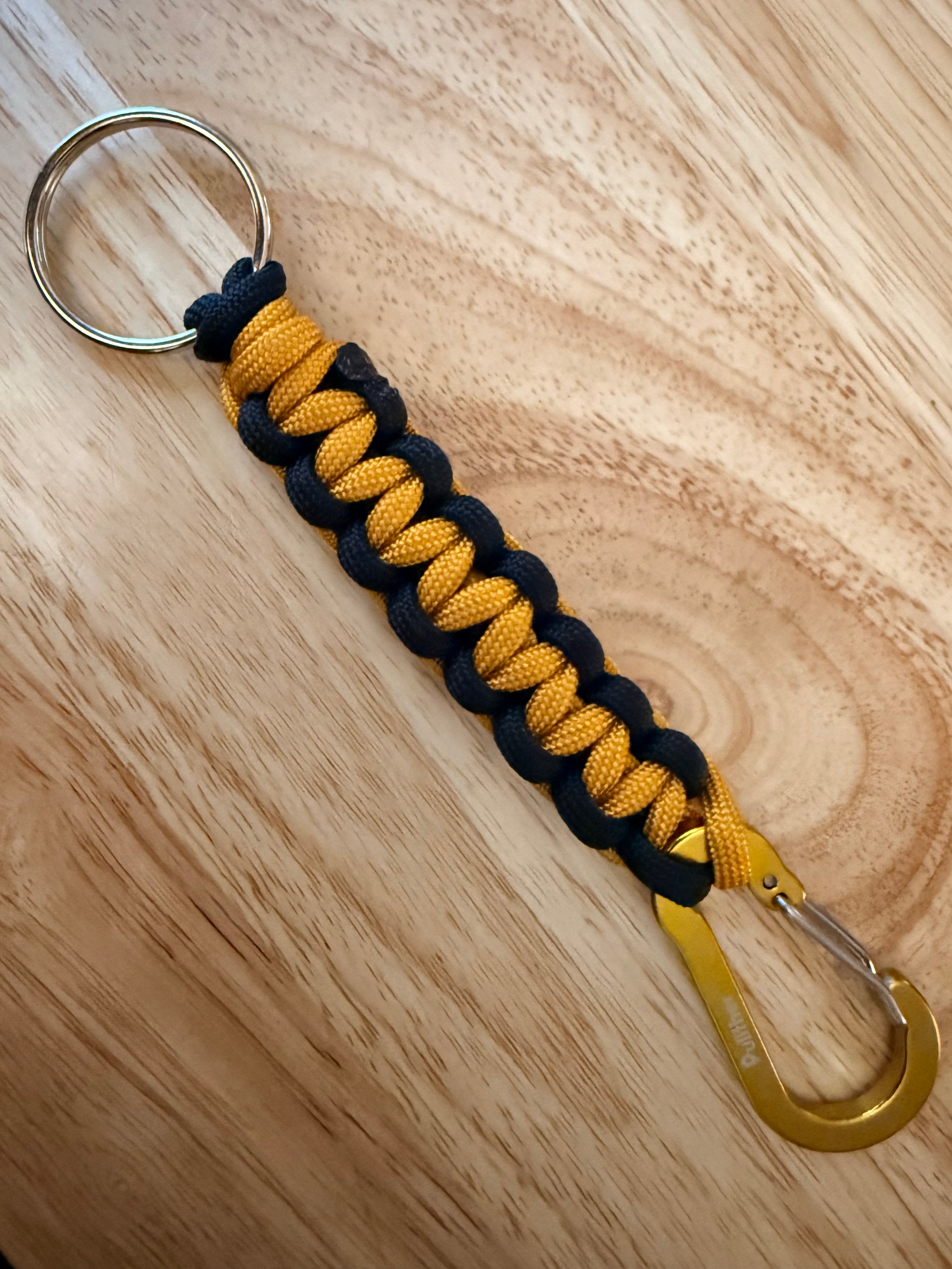 black & gold paracord key chain