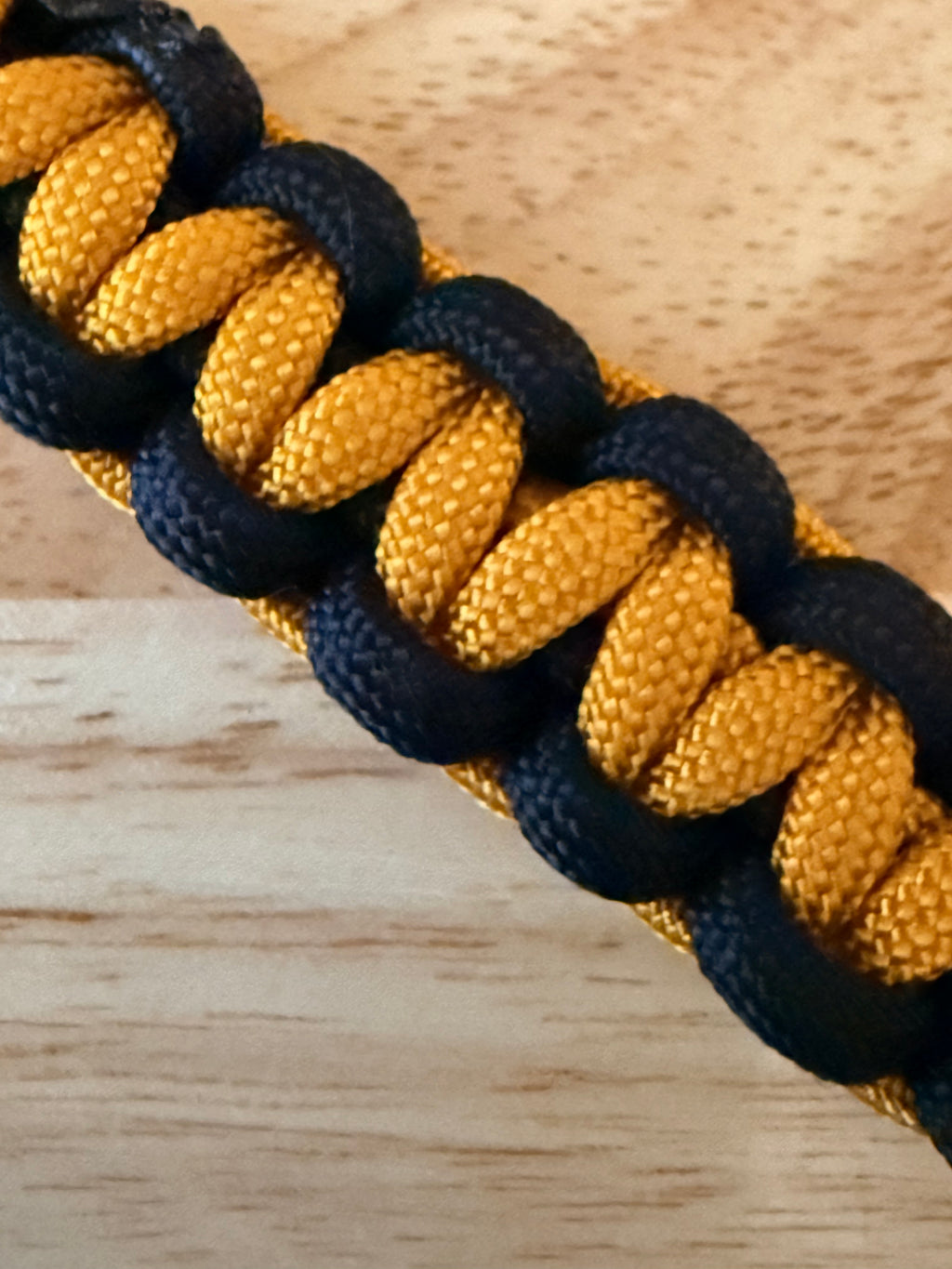 black & gold paracord key chain