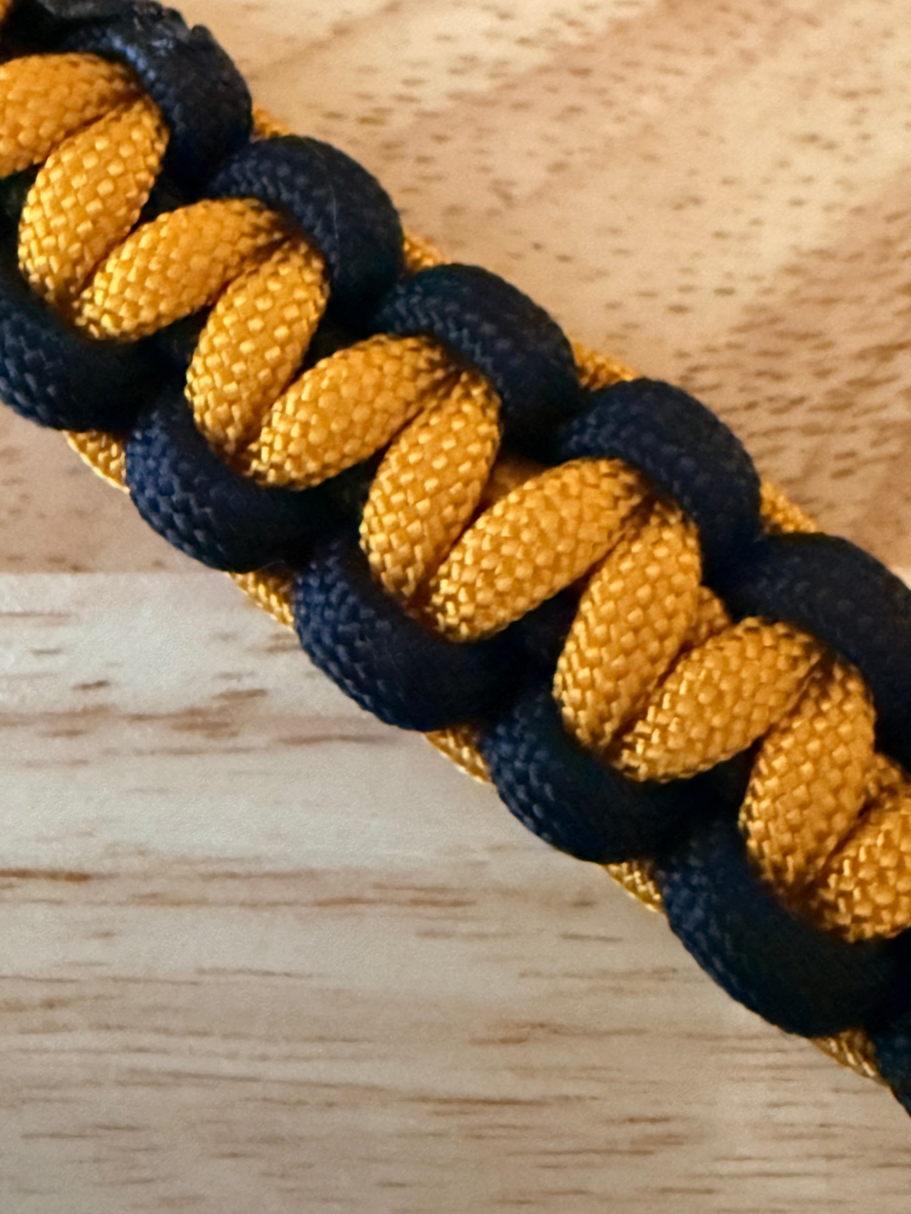 black & gold paracord key chain