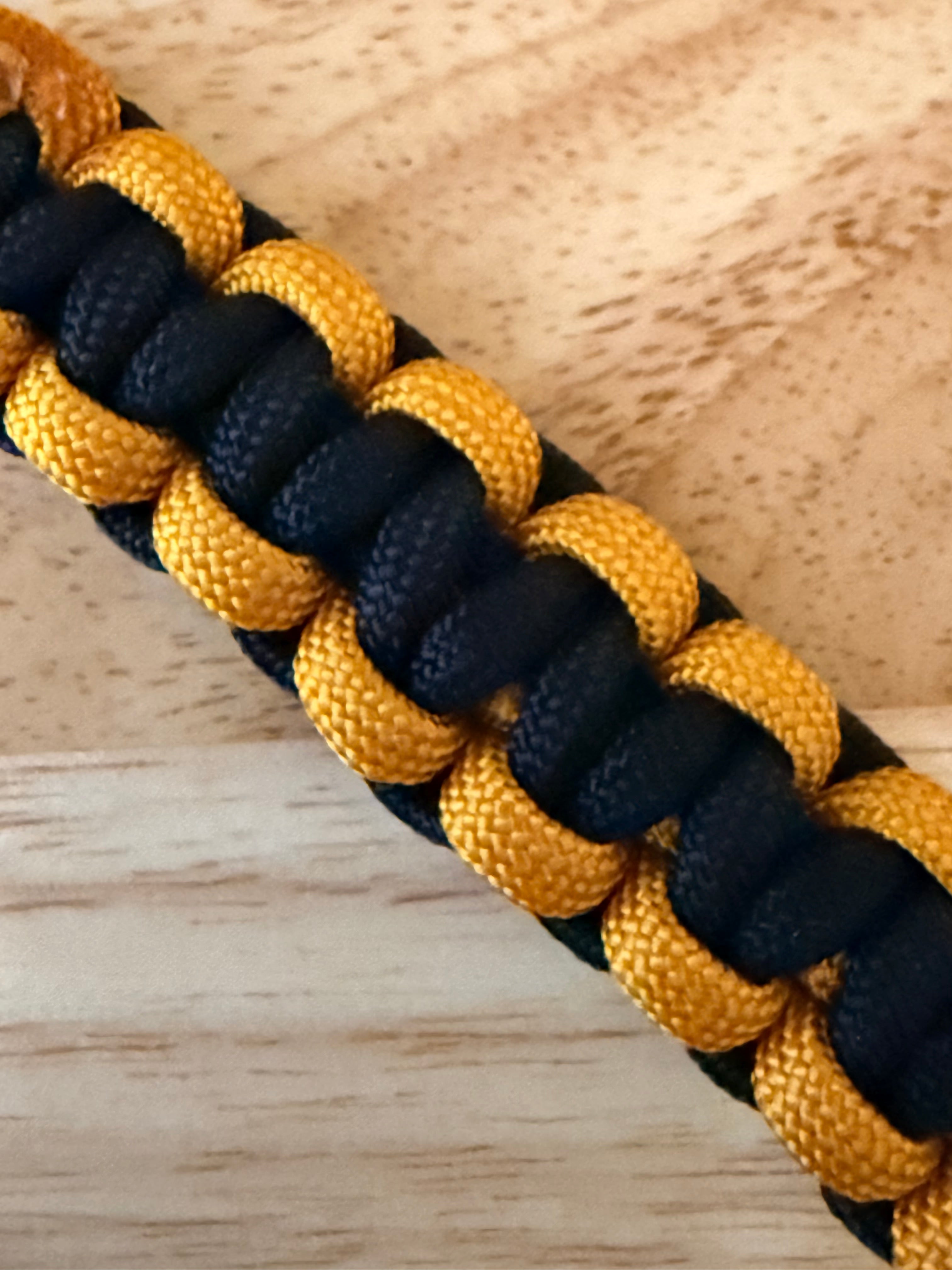 black & gold paracord key chain